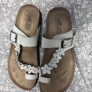 Cliffs by White Mountain Floral White Sandals